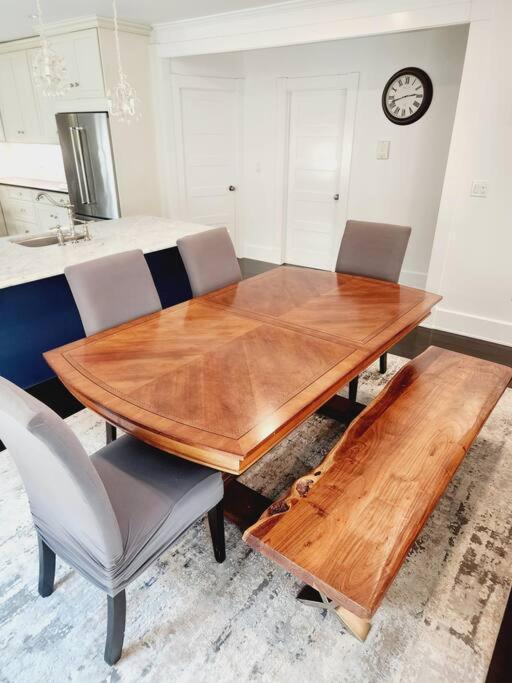 Charming And Comfortable! Medford Luaran gambar