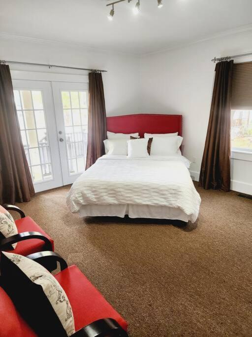 Charming And Comfortable! Medford Luaran gambar
