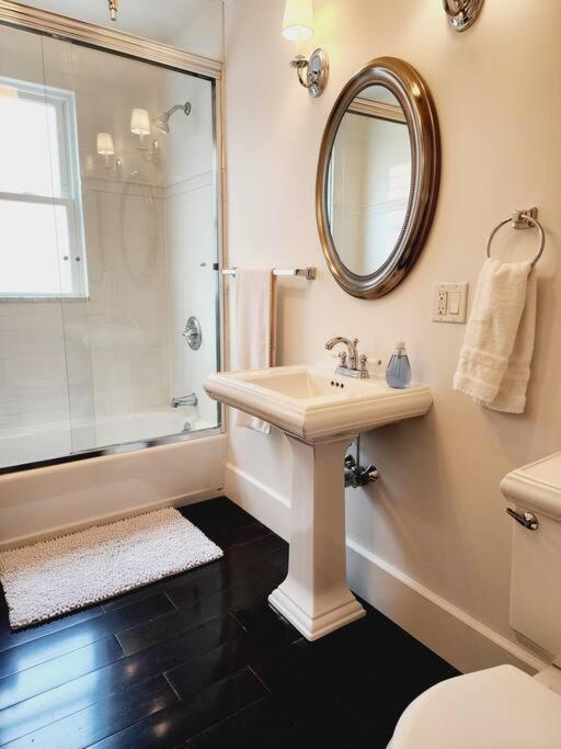 Charming And Comfortable! Medford Luaran gambar